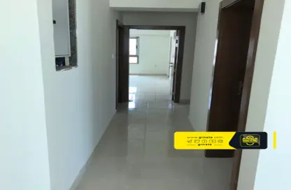 عمارة بالكامل - استوديو - 8 حمامات للبيع في الحد - المحرق