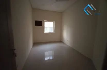 Empty Room image for: Apartment - 2 Bedrooms - 3 Bathrooms for rent in Sanad - Central Governorate, Image 1