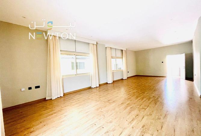952708 - Property Image 2