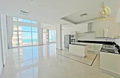 Duplex - 3 Bedrooms - 3 Bathrooms for rent in Al Juffair - Capital Governorate