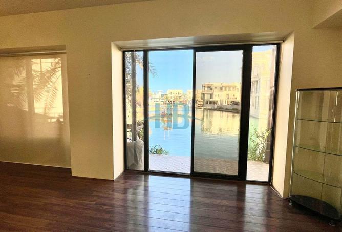 987269 - Property Image 3