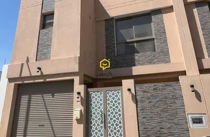 Villa - 5 Bedrooms - 6 Bathrooms for sale in Busaiteen - Muharraq Governorate
