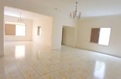 فيلا - 4 غرف نوم - 6 حمامات للايجار في البسيتين - المحرق