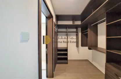 Walk In Closet image for: Apartment - 2 Bedrooms - 2 Bathrooms for rent in Amwaj Avenue - Amwaj Islands - Muharraq Governorate, Image 1
