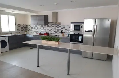 Apartment - 2 Bedrooms - 3 Bathrooms for rent in Al Juffair - Capital Governorate