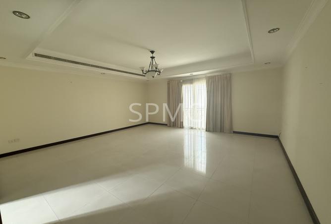 985835 - Property Image 3