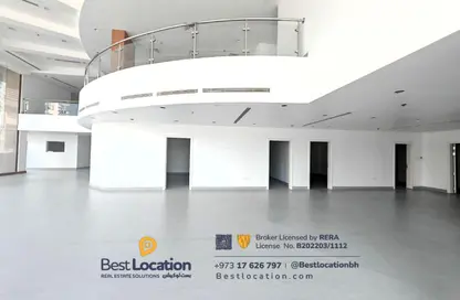 Show Room - Studio - 5 Bathrooms for rent in Sanabis - Manama - Capital Governorate
