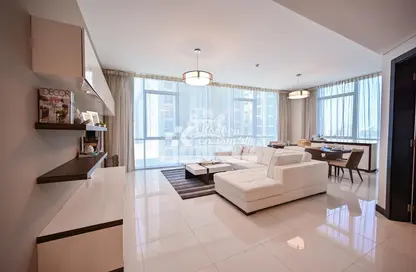 Living / Dining Room image for: Apartment - 3 Bedrooms - 5 Bathrooms for rent in Al Juffair - Capital Governorate, Image 1
