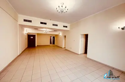 Apartment - 3 Bedrooms - 3 Bathrooms for rent in Sanabis - Manama - Capital Governorate