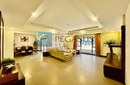 Apartment - 2 Bedrooms - 3 Bathrooms for rent in Al Juffair - Capital Governorate