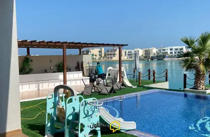 فيلا - 8 غرف نوم - 8 حمامات للبيع في أمواج - المحرق