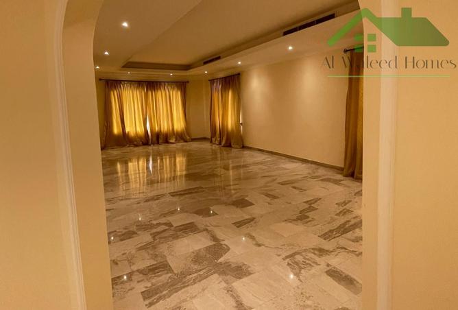 725910 - Property Image 3