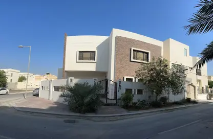 Villa - 4 Bedrooms - 4 Bathrooms for sale in Tubli - Central Governorate