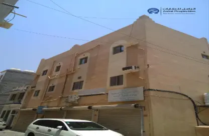 عمارة بالكامل - استوديو - 4 حمامات للبيع في المحرق - المحرق