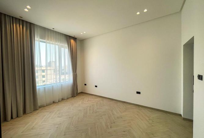 988273 - Property Image 2