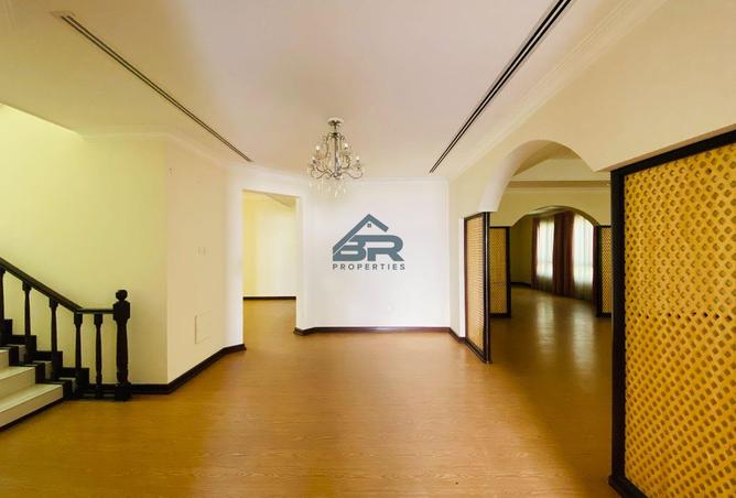 982613 - Property Image 2