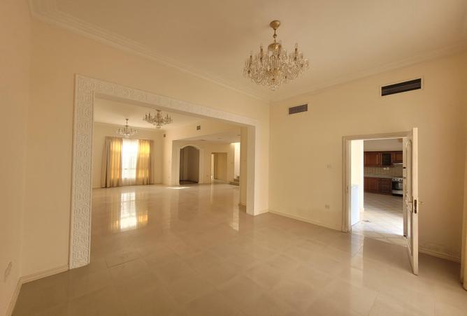 982118 - Property Image 2