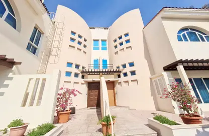 Villa - 4 Bedrooms - 5 Bathrooms for rent in Busaiteen - Muharraq Governorate