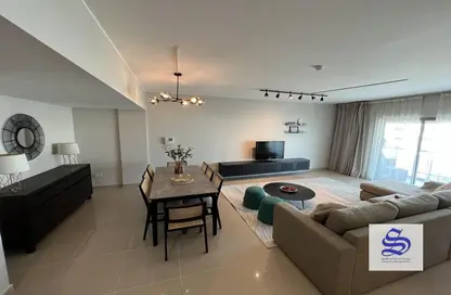 Living / Dining Room image for: Duplex - 4 Bedrooms - 4 Bathrooms for rent in Tala Island - Amwaj Islands - Muharraq Governorate, Image 1