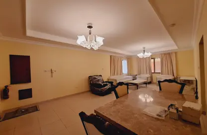 Villa - 2 Bedrooms - 3 Bathrooms for rent in Al Juffair - Capital Governorate