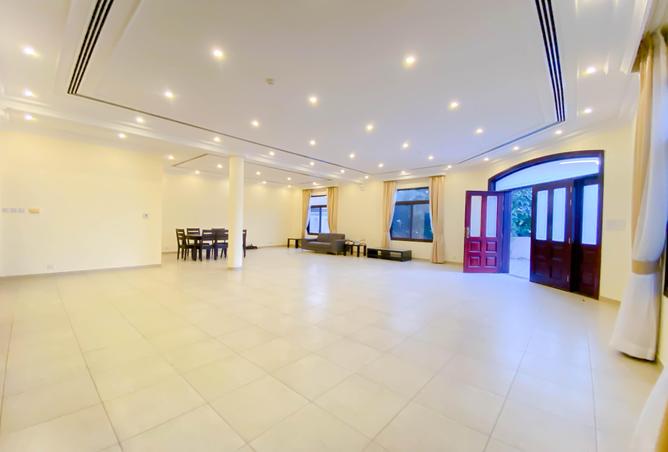 977757 - Property Image 2