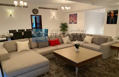 Apartment - 4 Bedrooms - 6 Bathrooms for rent in Al Juffair - Capital Governorate