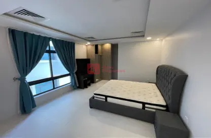 Room / Bedroom image for: Apartment - 3 Bedrooms - 2 Bathrooms for rent in Janabiya - Northern Governorate, Image 1