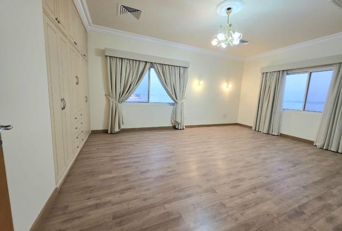 956288 - Property Image 3