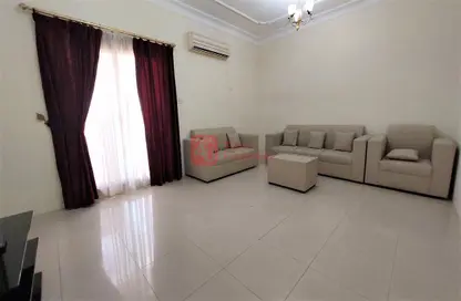 Living Room image for: Apartment - 2 Bedrooms - 2 Bathrooms for rent in Um Al Hasam - Manama - Capital Governorate, Image 1