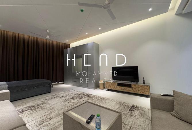 988040 - Property Image 2