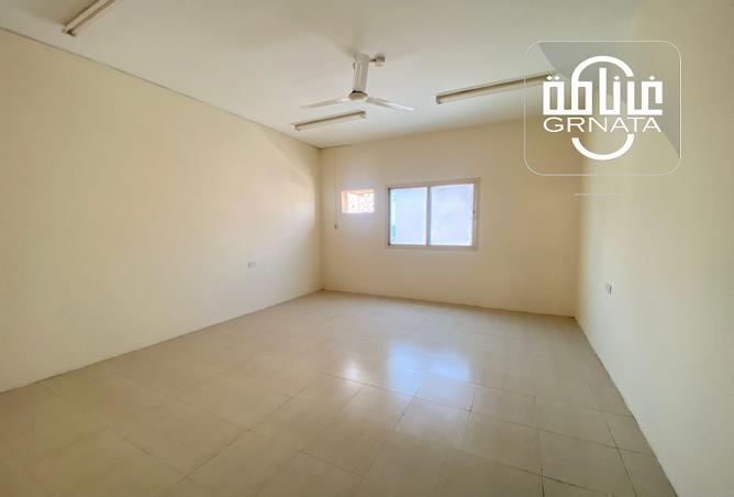 عمارة بالكامل - استوديو - 8 حمامات للايجار في سترة - المحافظة الوسطى