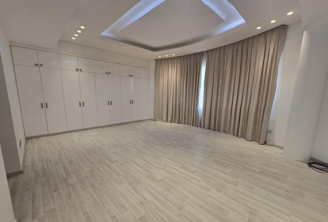 944797 - Property Image 2