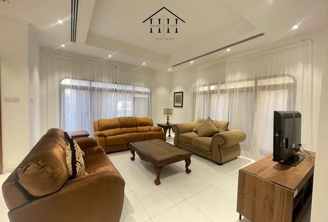 987421 - Property Image 2