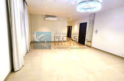 Apartment - 4 Bedrooms - 4 Bathrooms for rent in Tubli - Central Governorate