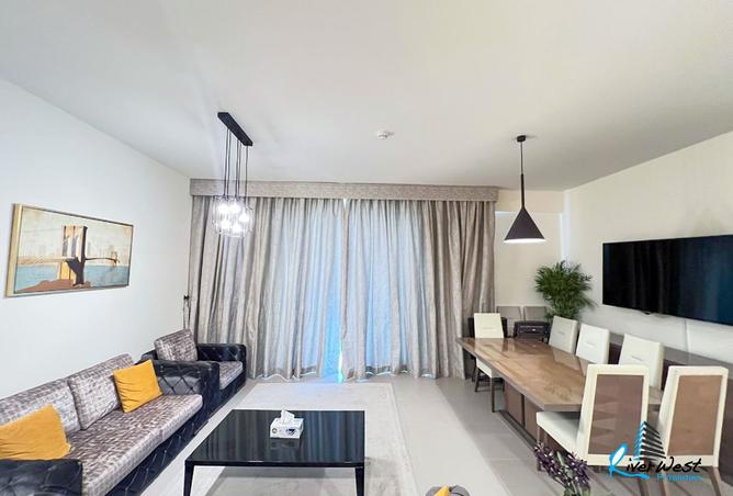 956153 - Property Image 3