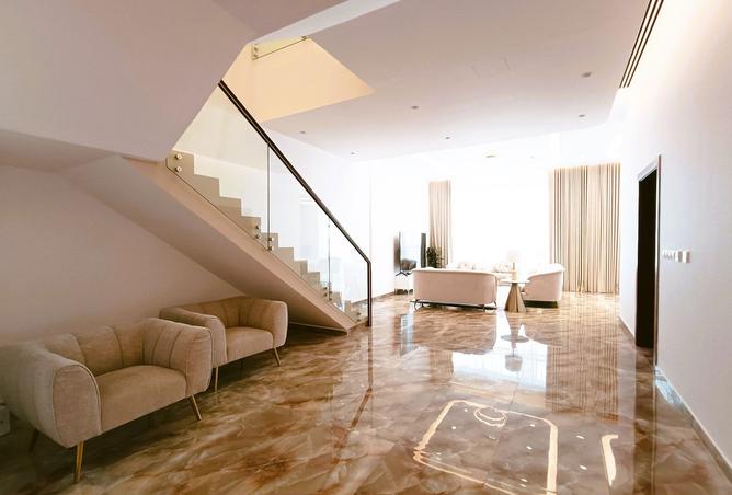 990198 - Property Image 2