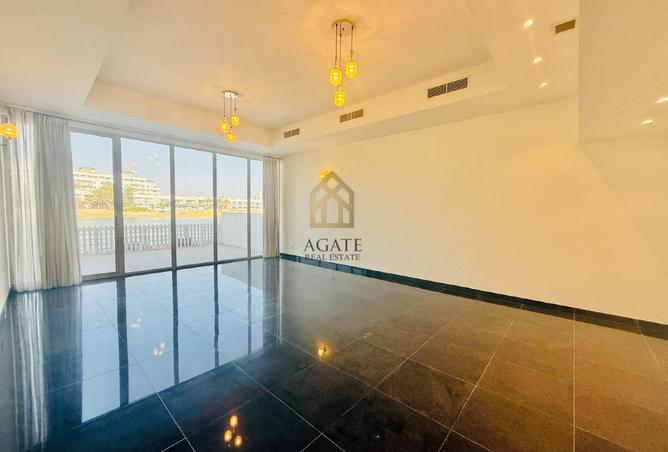952310 - Property Image 2
