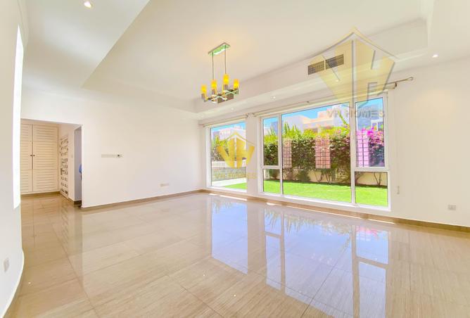 985152 - Property Image 2