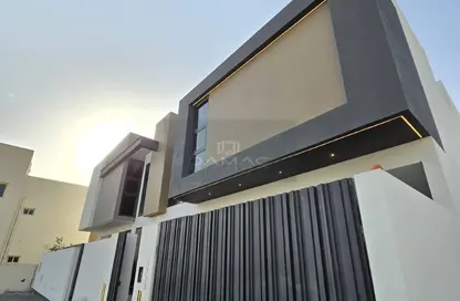Villa - 4 Bedrooms - 4 Bathrooms for sale in Tubli - Central Governorate