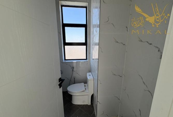 989701 - Property Image 2