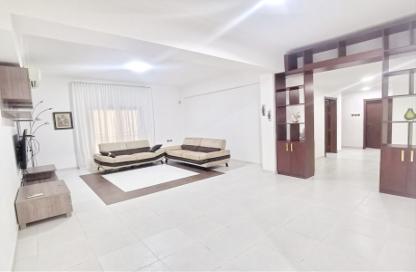 Apartment - 4 Bedrooms - 3 Bathrooms for rent in Busaiteen - Muharraq Governorate