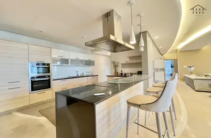 Penthouse - 4 Bedrooms - 5 Bathrooms for rent in Reef Island - Capital Governorate
