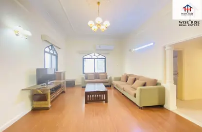 Apartment - 2 Bedrooms - 2 Bathrooms for rent in Zinj - Manama - Capital Governorate