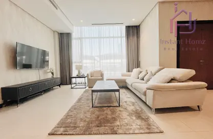 Duplex - 3 Bedrooms - 4 Bathrooms for rent in Reef Island - Capital Governorate
