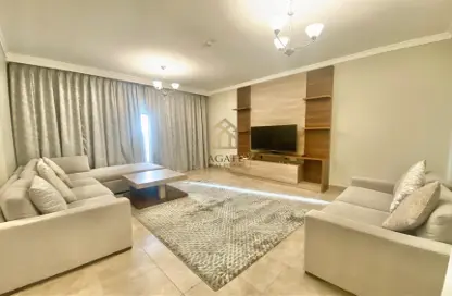 Villa - 4 Bedrooms - 5 Bathrooms for rent in Al Juffair - Capital Governorate