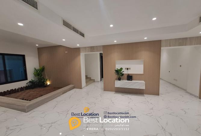 910902 - Property Image 2