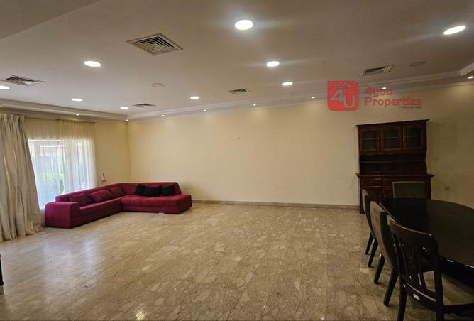 960687 - Property Image 2