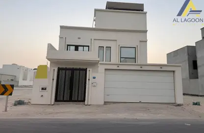 Villa - 2 Bedrooms - 4 Bathrooms for sale in Busaiteen - Muharraq Governorate