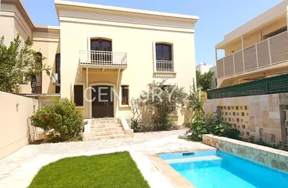 Villa - 4 Bedrooms - 5 Bathrooms for rent in Mahooz - Manama - Capital Governorate