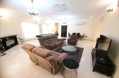 Living / Dining Room image for: Apartment - 3 Bedrooms - 4 Bathrooms for rent in Al Juffair - Capital Governorate, Image 1